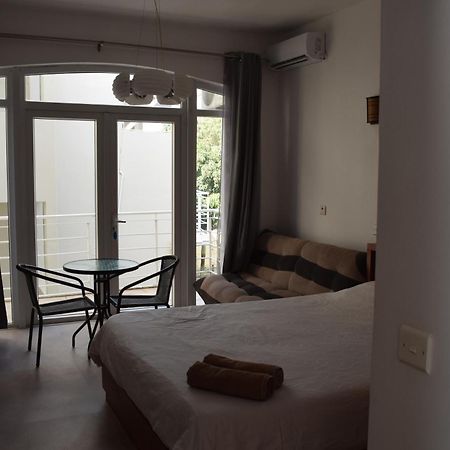 Ocean Drive Studio - Opposite The Beach Grand Baie Exteriör bild