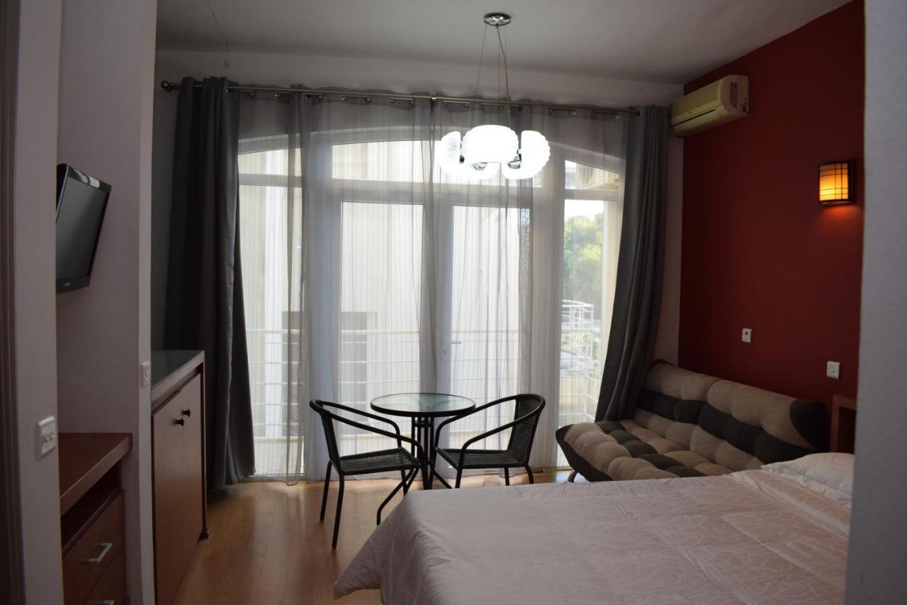 Ocean Drive Studio - Opposite The Beach Grand Baie Exteriör bild