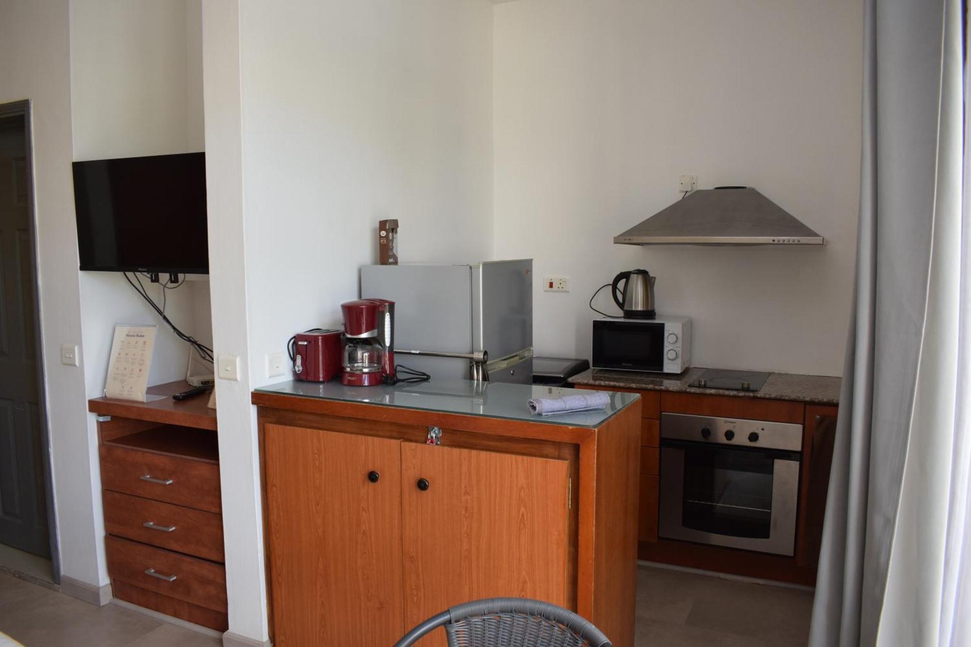 Ocean Drive Studio - Opposite The Beach Grand Baie Exteriör bild
