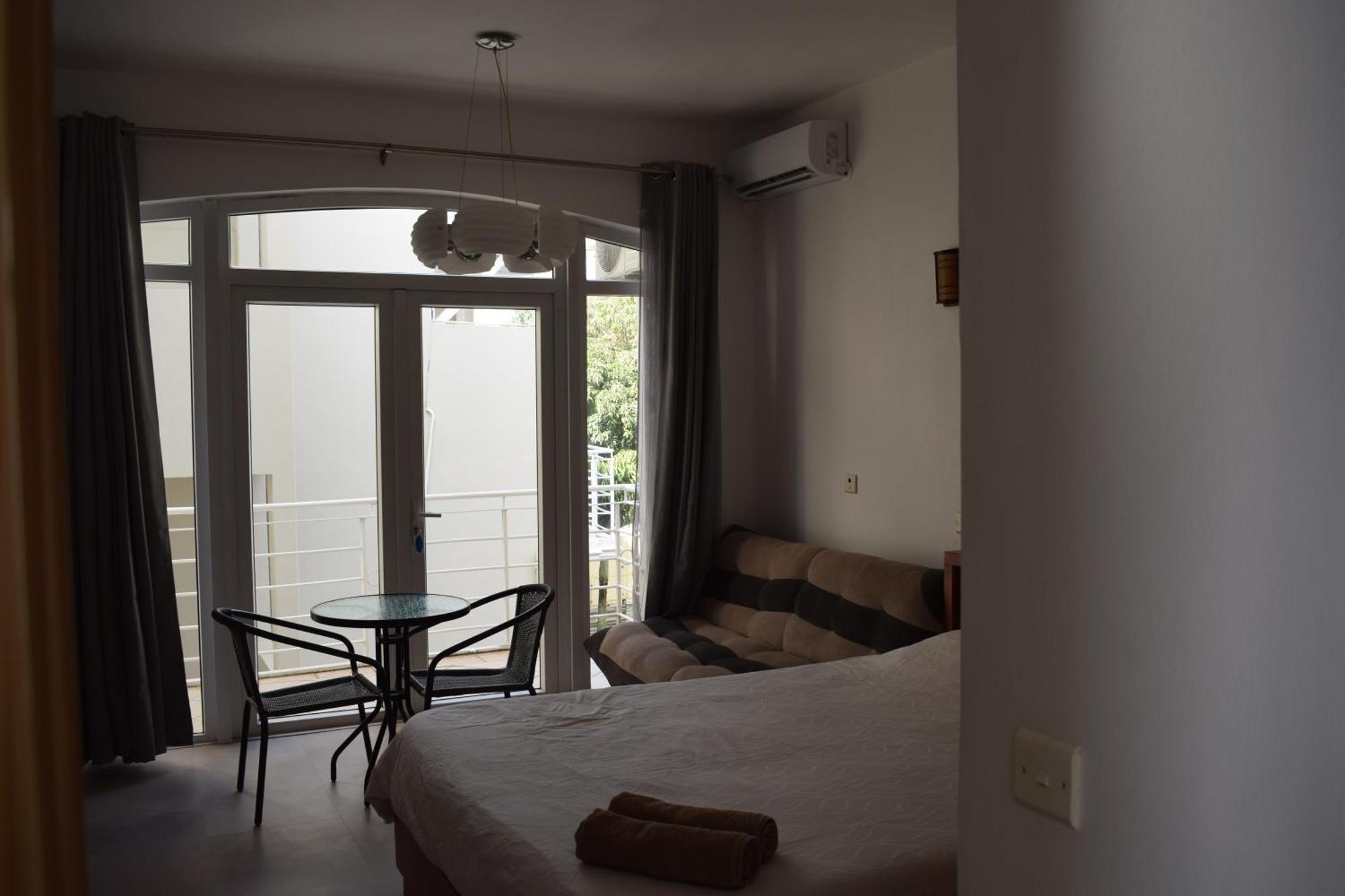 Ocean Drive Studio - Opposite The Beach Grand Baie Exteriör bild