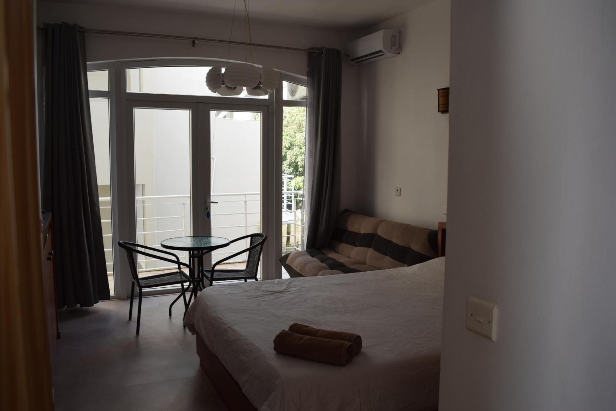 Ocean Drive Studio - Opposite The Beach Grand Baie Exteriör bild